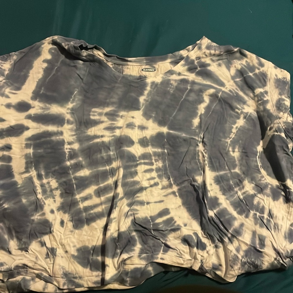 Tie die crop tee.
